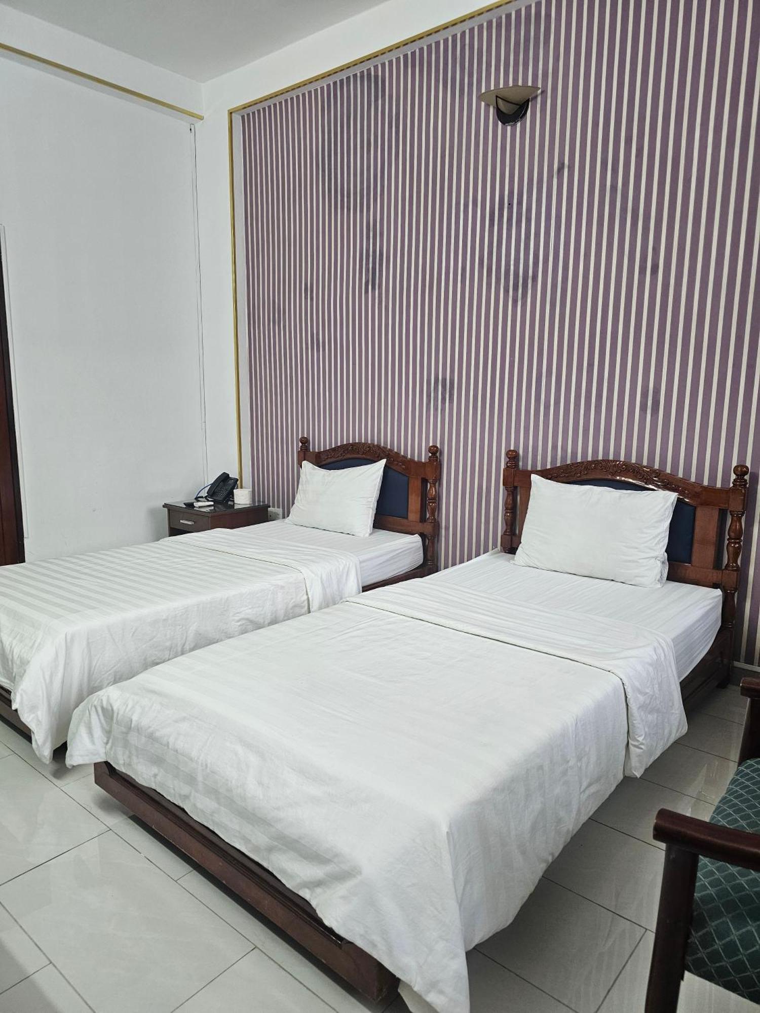 Khach San Trung Mai Cidade de Ho Chi Minh Exterior foto